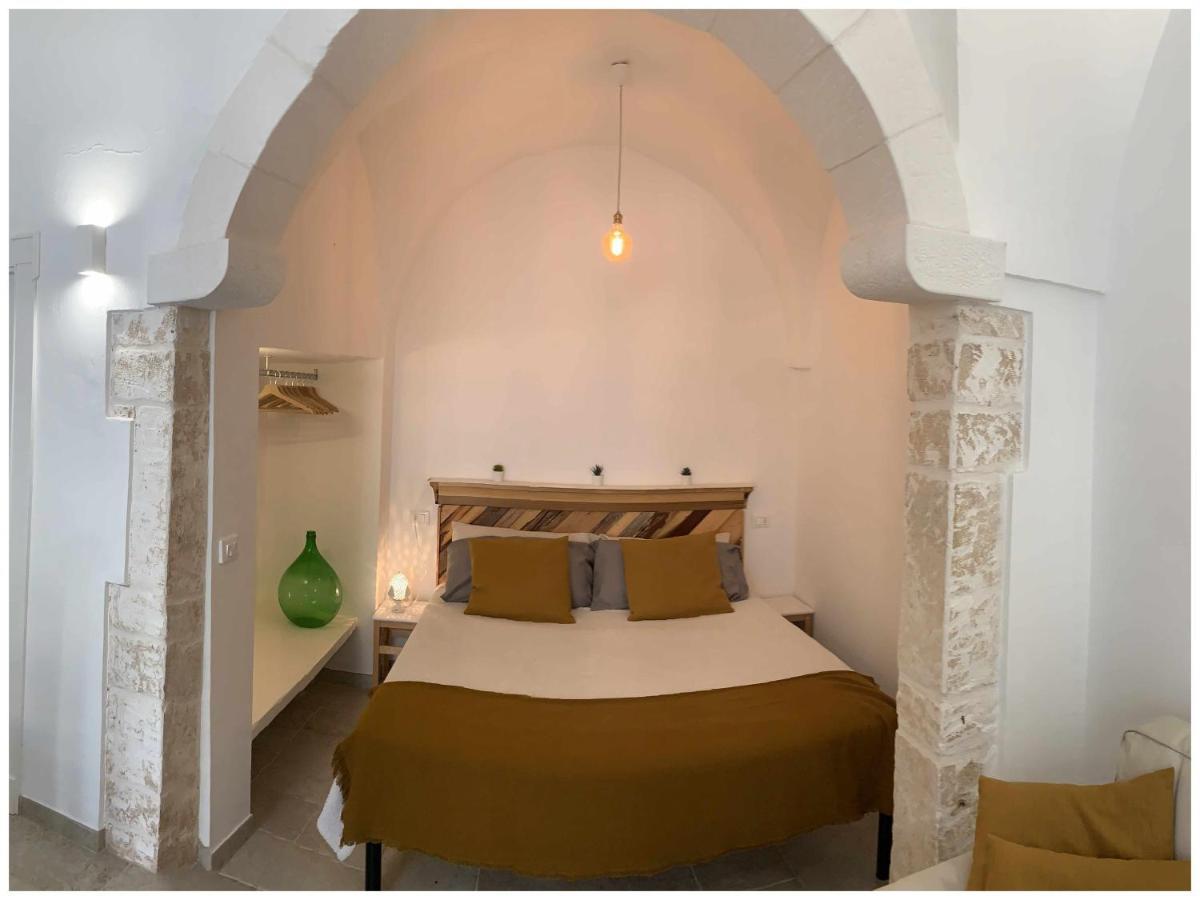 White Stone Flats & Studios Остуни Екстериор снимка