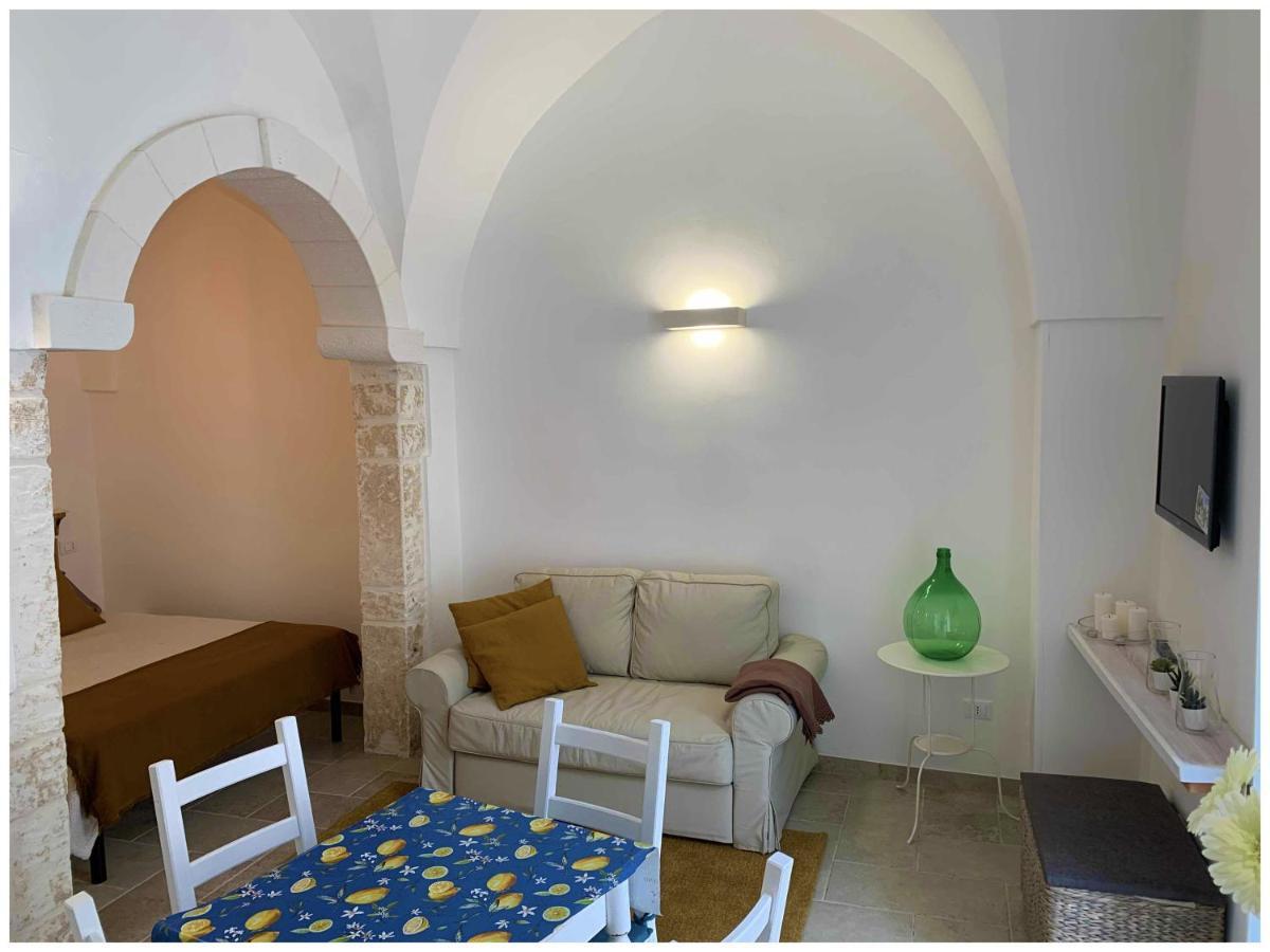 White Stone Flats & Studios Остуни Екстериор снимка