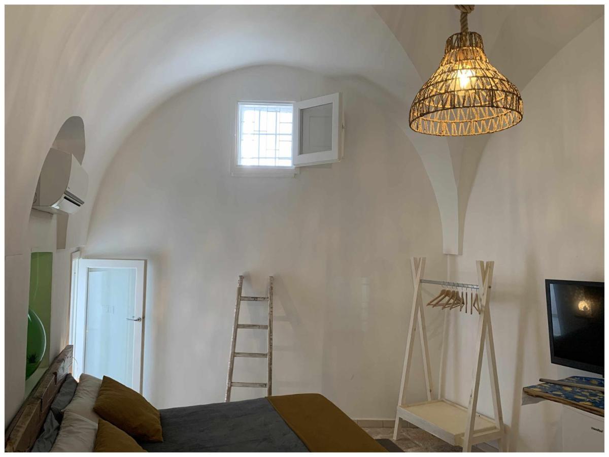 White Stone Flats & Studios Остуни Екстериор снимка