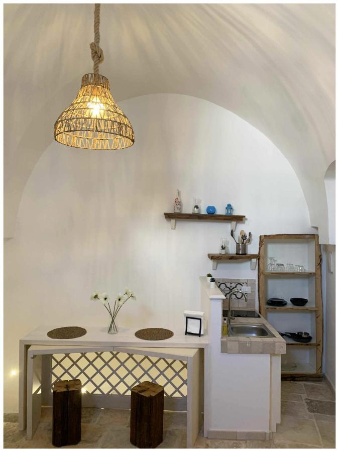 White Stone Flats & Studios Остуни Екстериор снимка