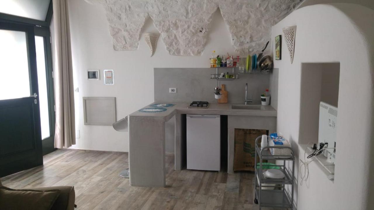 White Stone Flats & Studios Остуни Екстериор снимка