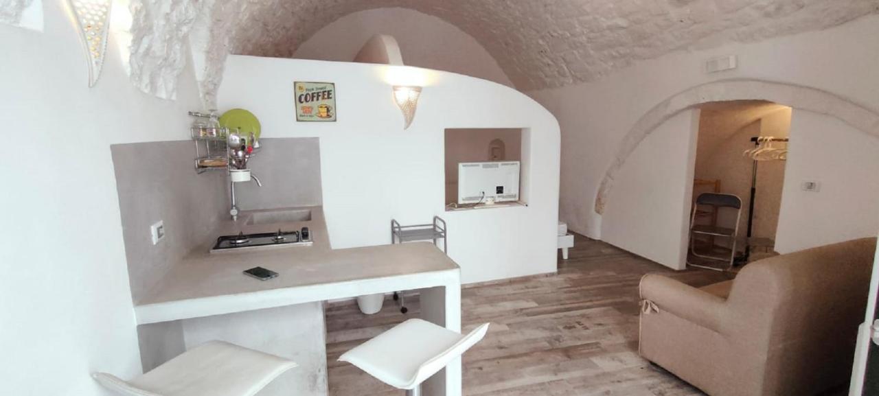 White Stone Flats & Studios Остуни Екстериор снимка