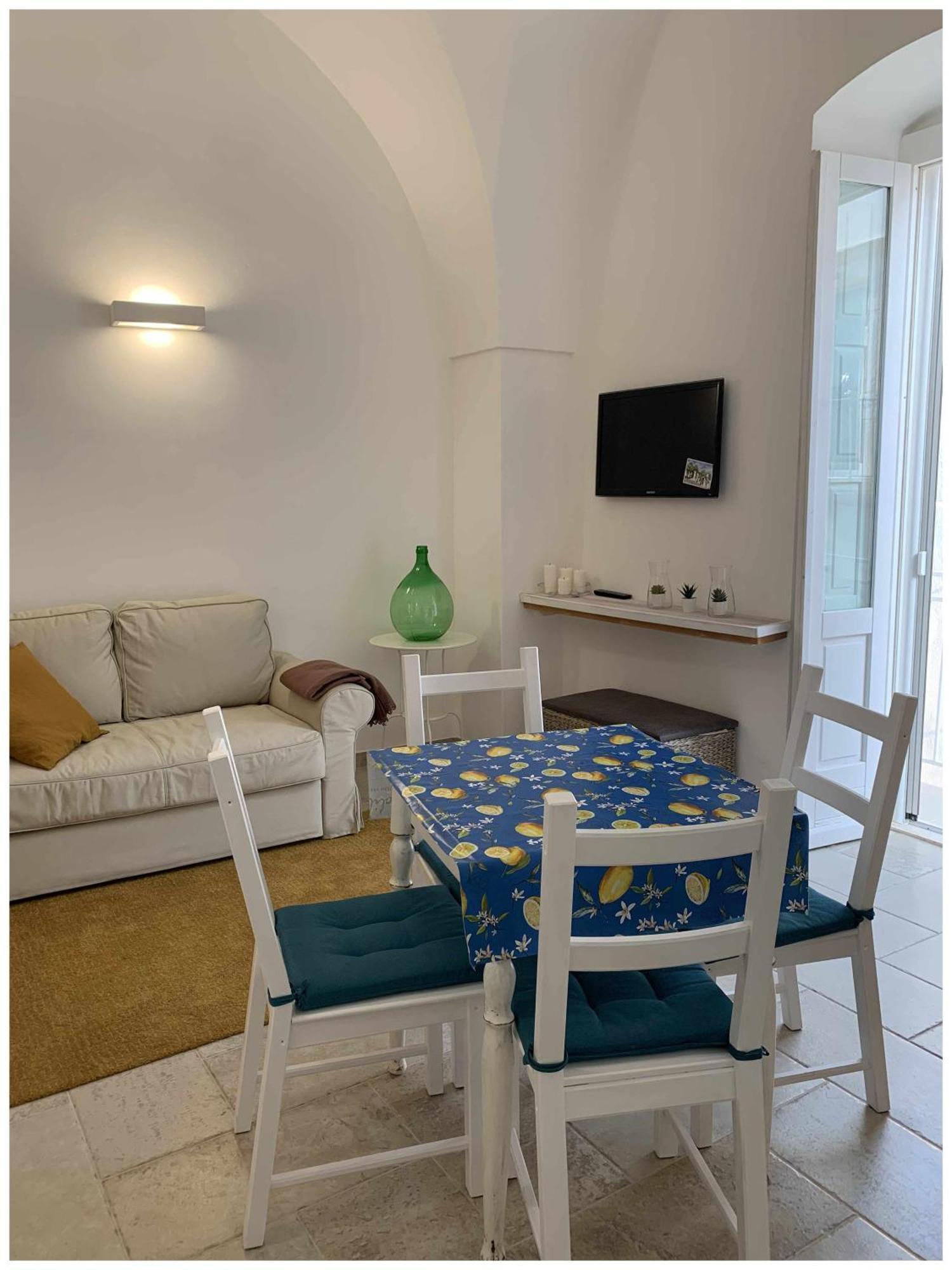 White Stone Flats & Studios Остуни Стая снимка